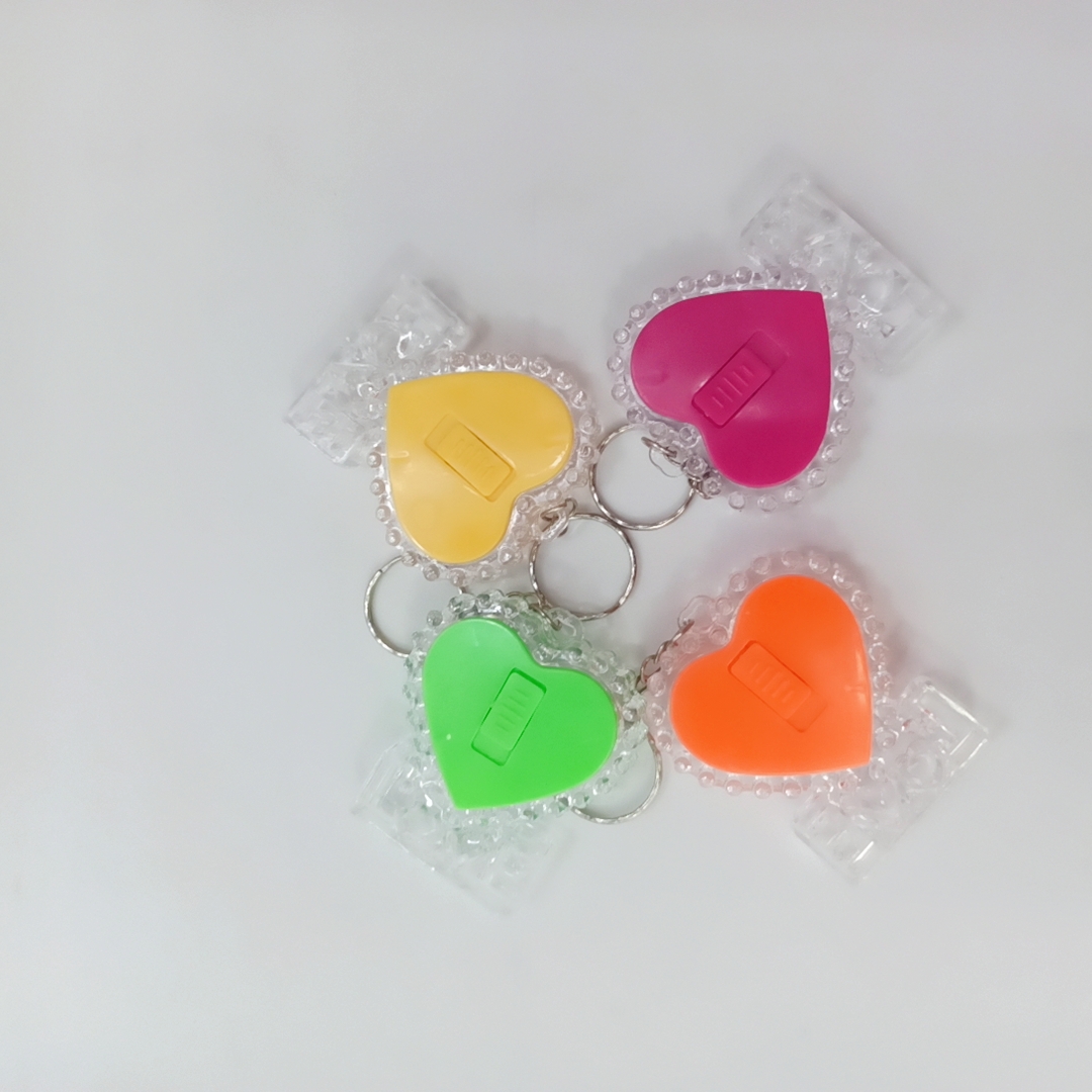 Keychain light, flashing heart small gift event, factory direct sales small pendant, flash, tall electronic toy 1