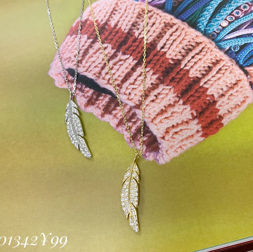 Gold leaf necklace