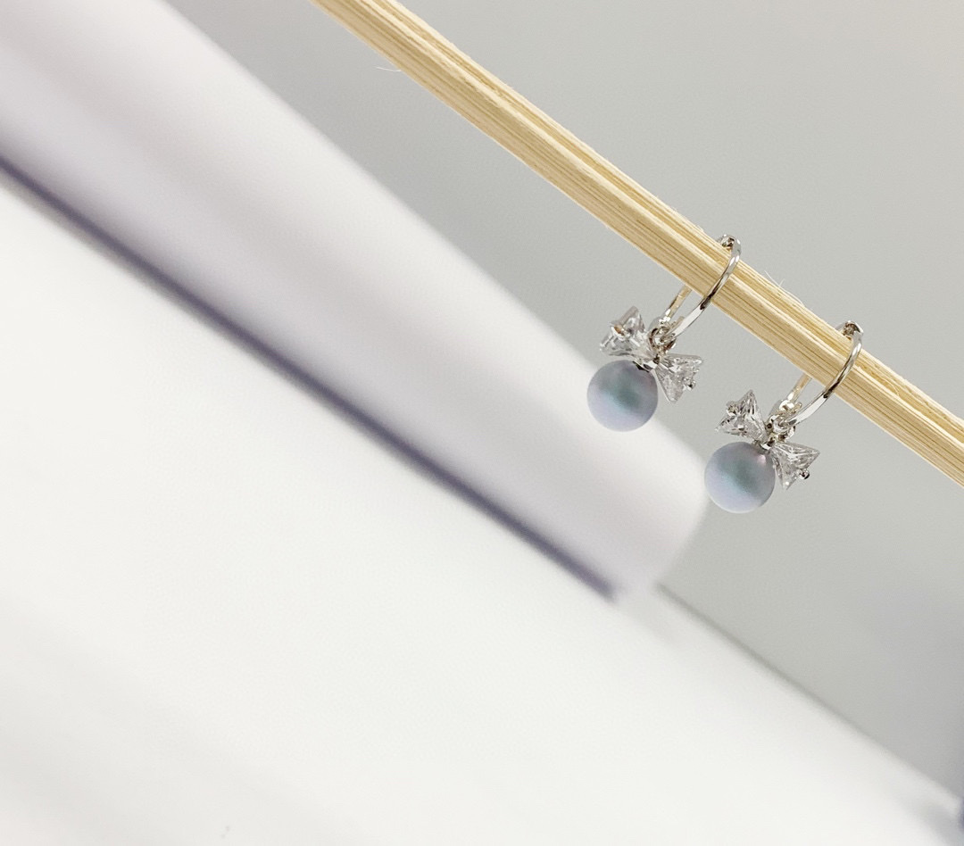 Bow earrings details Picture