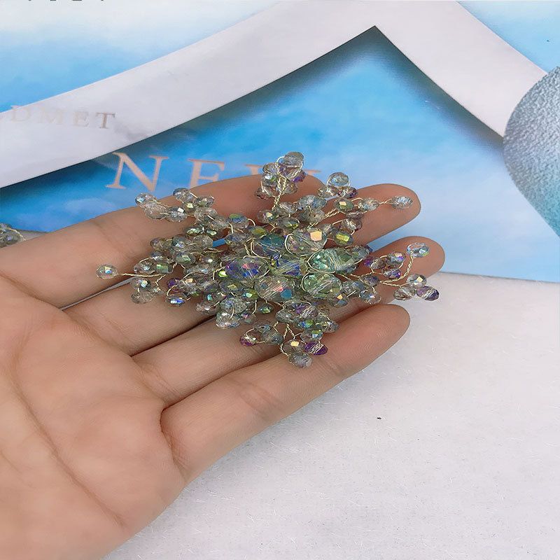 Wholesale of new clothing headscarf accessories, copper wire brooches, hair flowers, hair ornaments, crystal beaded flower plates are available Item Picture