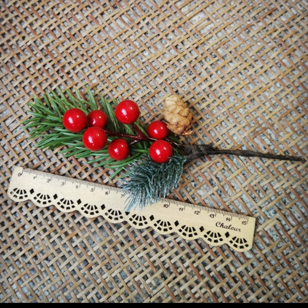 Red New Iron Tree, Red Fruit, Pinecone, Red Fruit, Pine Branch, Pine Tree, Christmas Decoration, Money Fruit, Holly Fruit, Forest-Themed Diy Handcrafted Materials, Simulated Flowers, Berries, Red Fruit