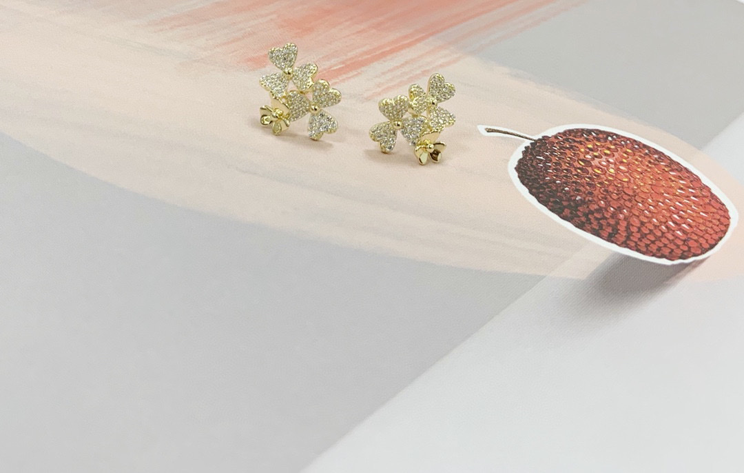 Flower 🌹 zircon earrings details Picture