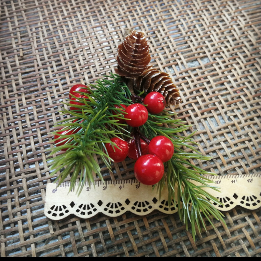 Big Red Fortune Double Seven Fruits, Pinecones, Red Fruits, Pine Branches, Pine Trees, Christmas Decorative Arrangements, Fortune Fruits, Wintergreen Fruits, Forest-Themed Diy Handcrafted Materials, Simulated Flowers, Berries, Red Fruits