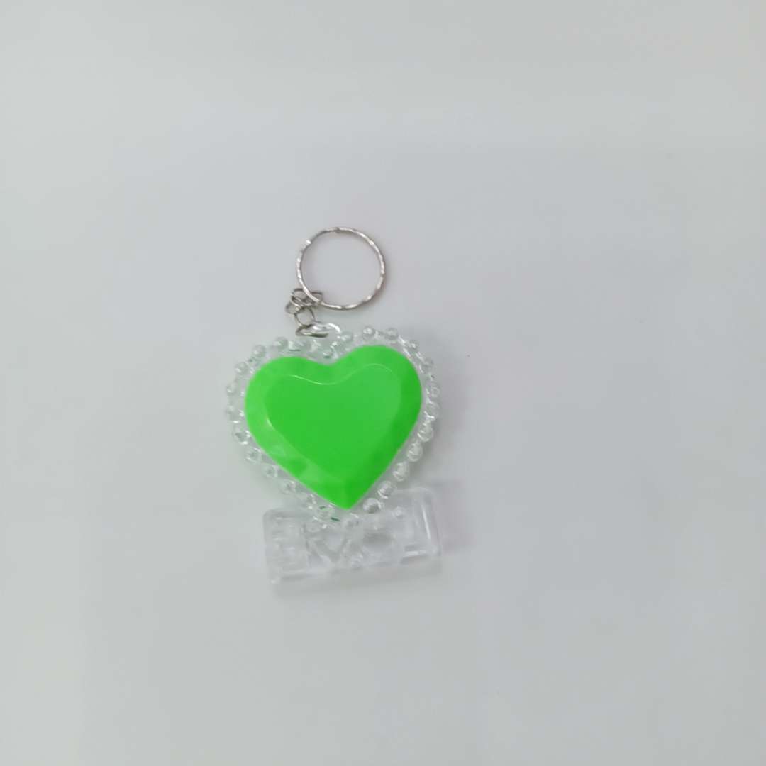 Keychain light, flashing heart small gift event, factory direct sales small pendant, flash, tall electronic toy 1 details Picture