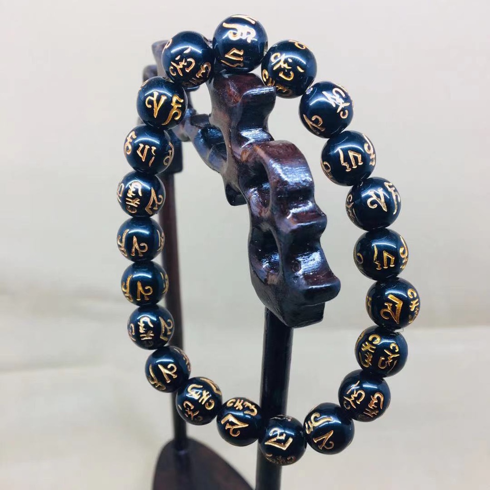 Resin material best-selling items are selling well in scenic spots and tourist attractions. 10mm red bracelets and 10mm bracelets are essential for setting up stalls in shopping centers