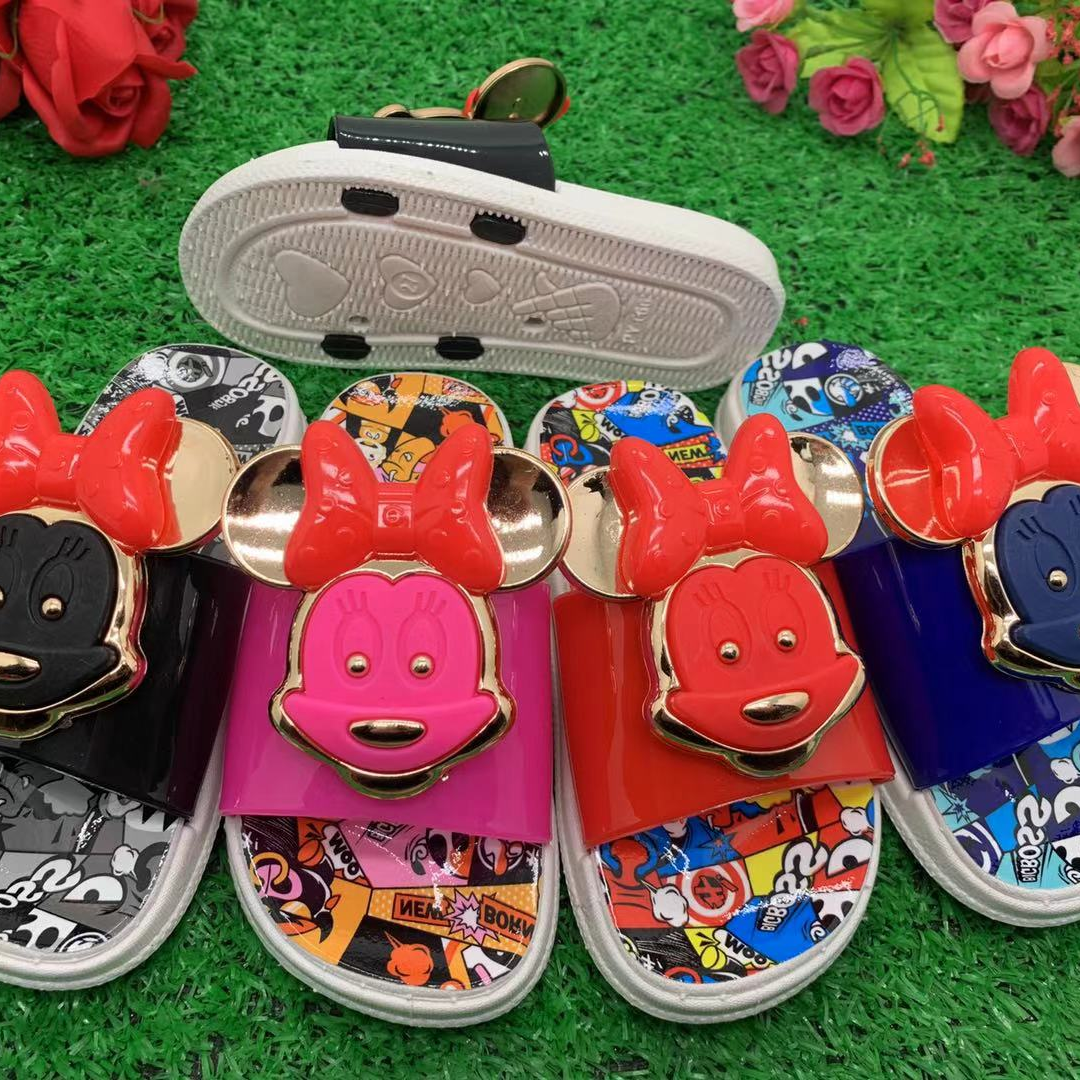 Cartoon platform children wearing slippers 260