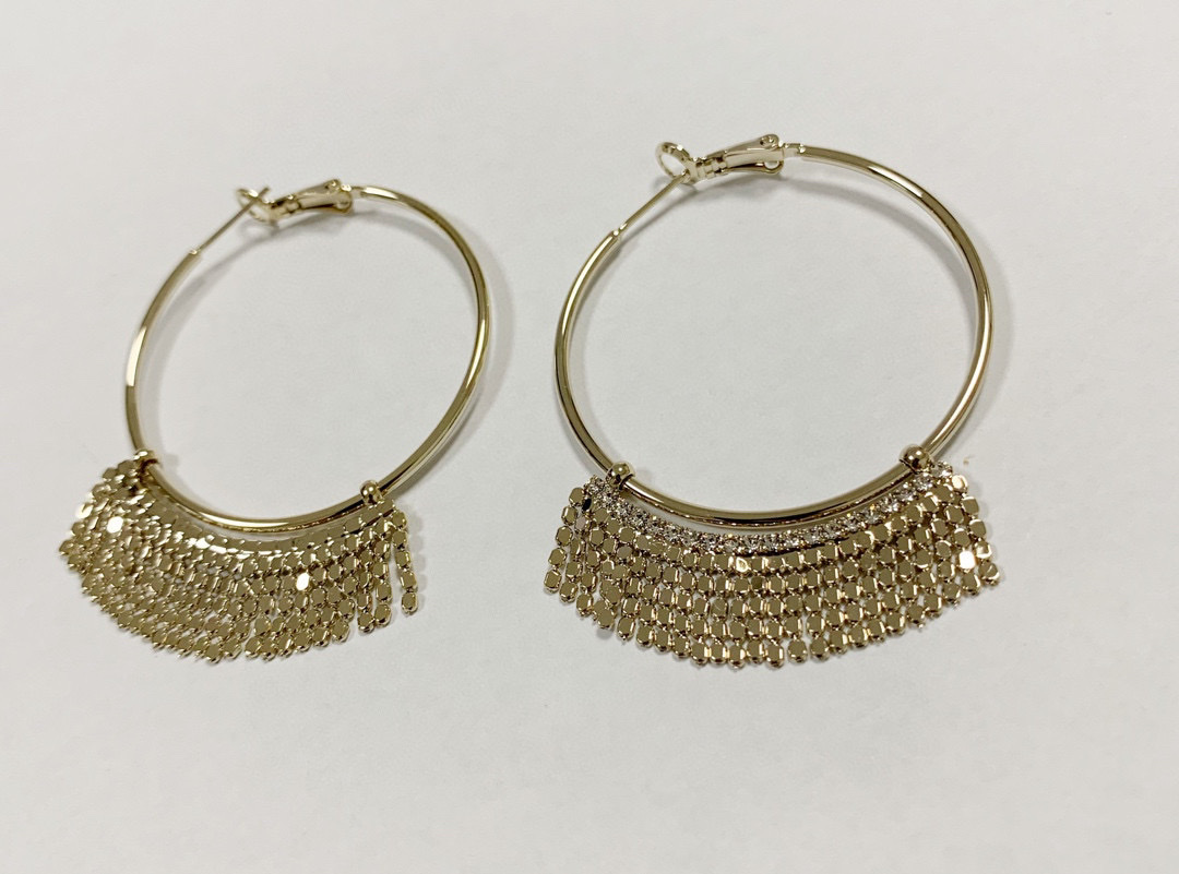 Annie, fashionable ear loops details Picture