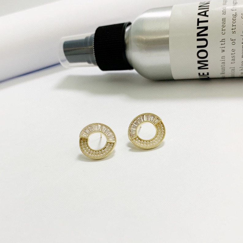 Half pearl earrings