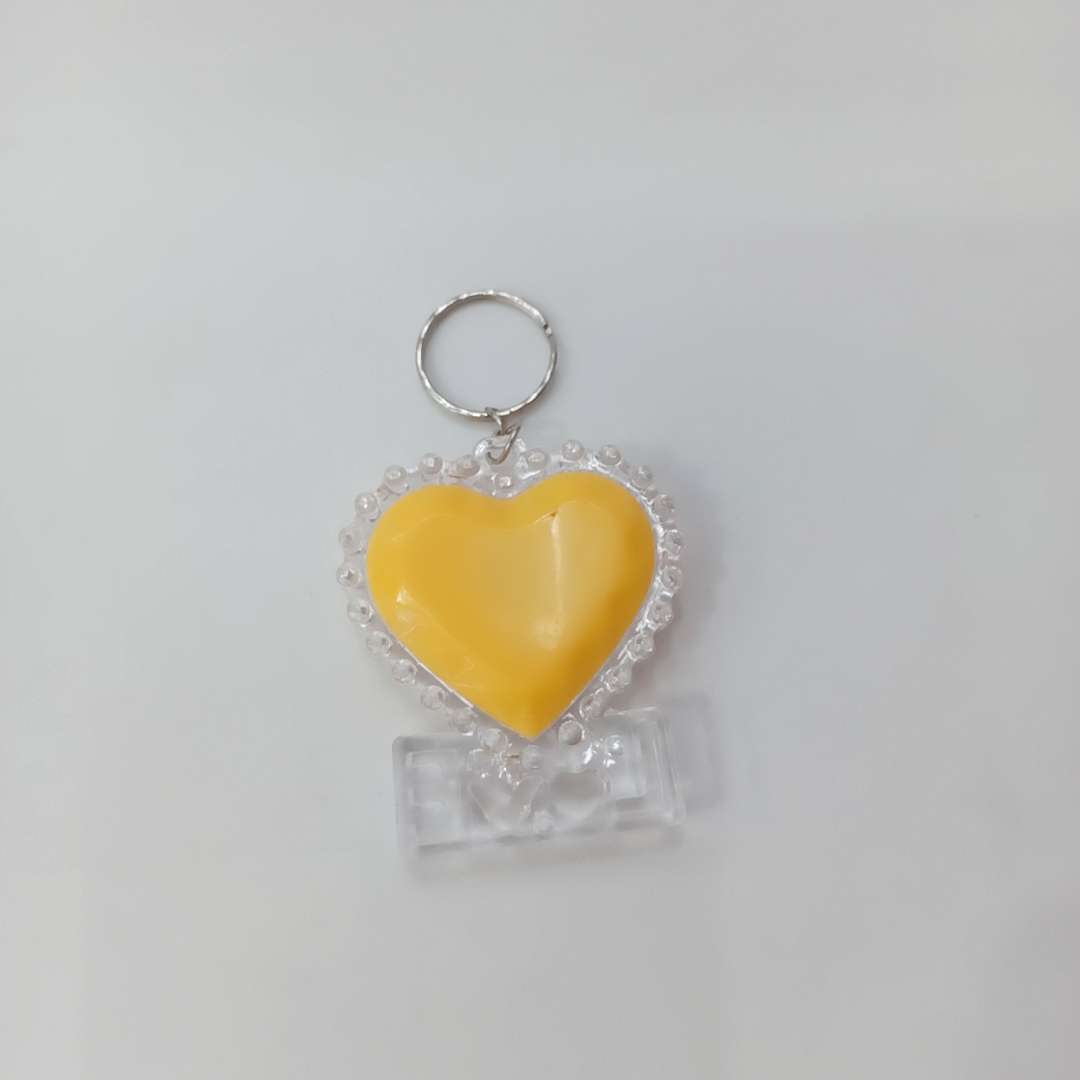 Keychain light, flashing heart small gift event, factory direct sales small pendant, flash, tall electronic toy 1 Application Scenario