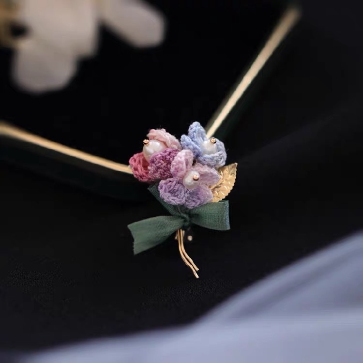 Fashionable Korean luxury coat, versatile and elegant, with a trendy brooch Item Picture