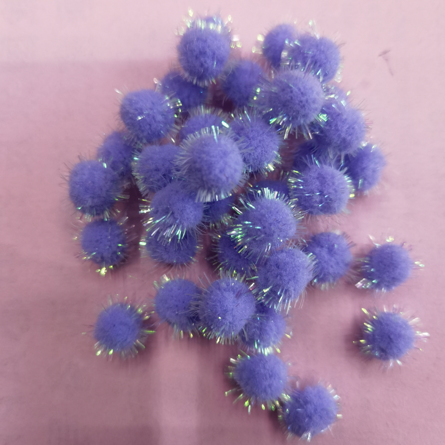 1.2厘米直径，涤纶七彩丝毛球