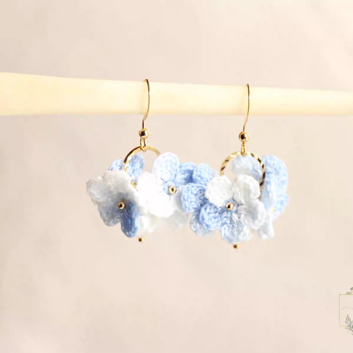 Piece-dyed wool flower patchwork flower 🌺 design simple vacation earrings in the tube Specification image