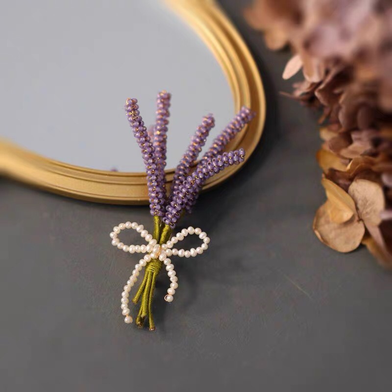 Exquisite and luxurious lavender bead brooch, a popular Internet celebrity, is exquisitely hand-woven