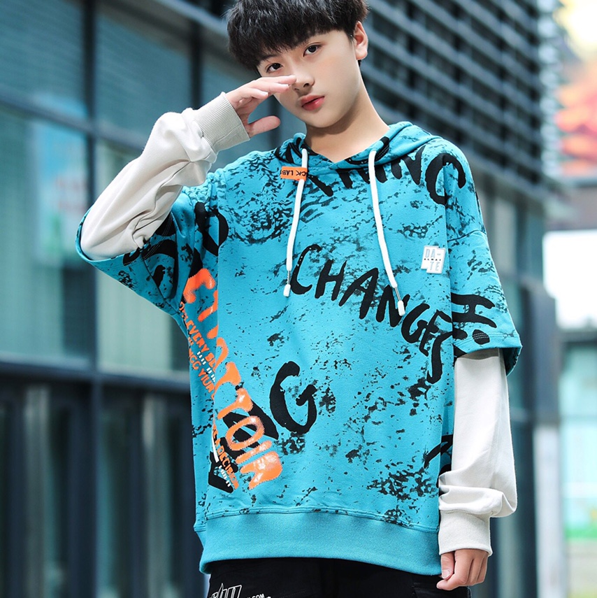 The Doku Dobi 2553 color-block hoodie comes in lake blue, gray and black, with a range of 140-170 colors