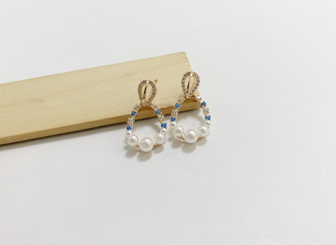 Teardrop-shaped sea blue zirconium details Picture