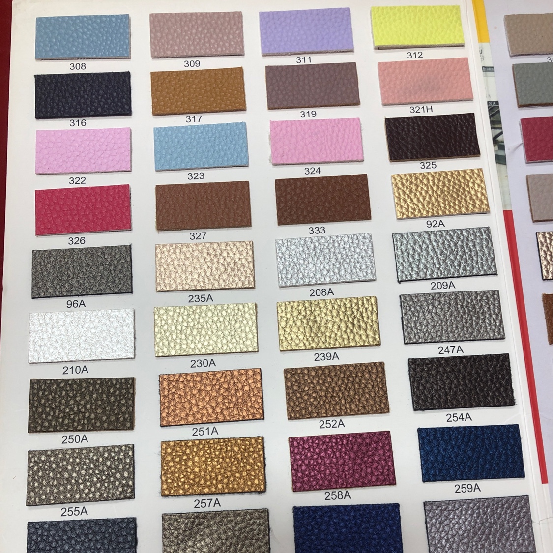 镜面革/615油皮/皮革面料/牛皮皮料/0.9油皮白底实物图