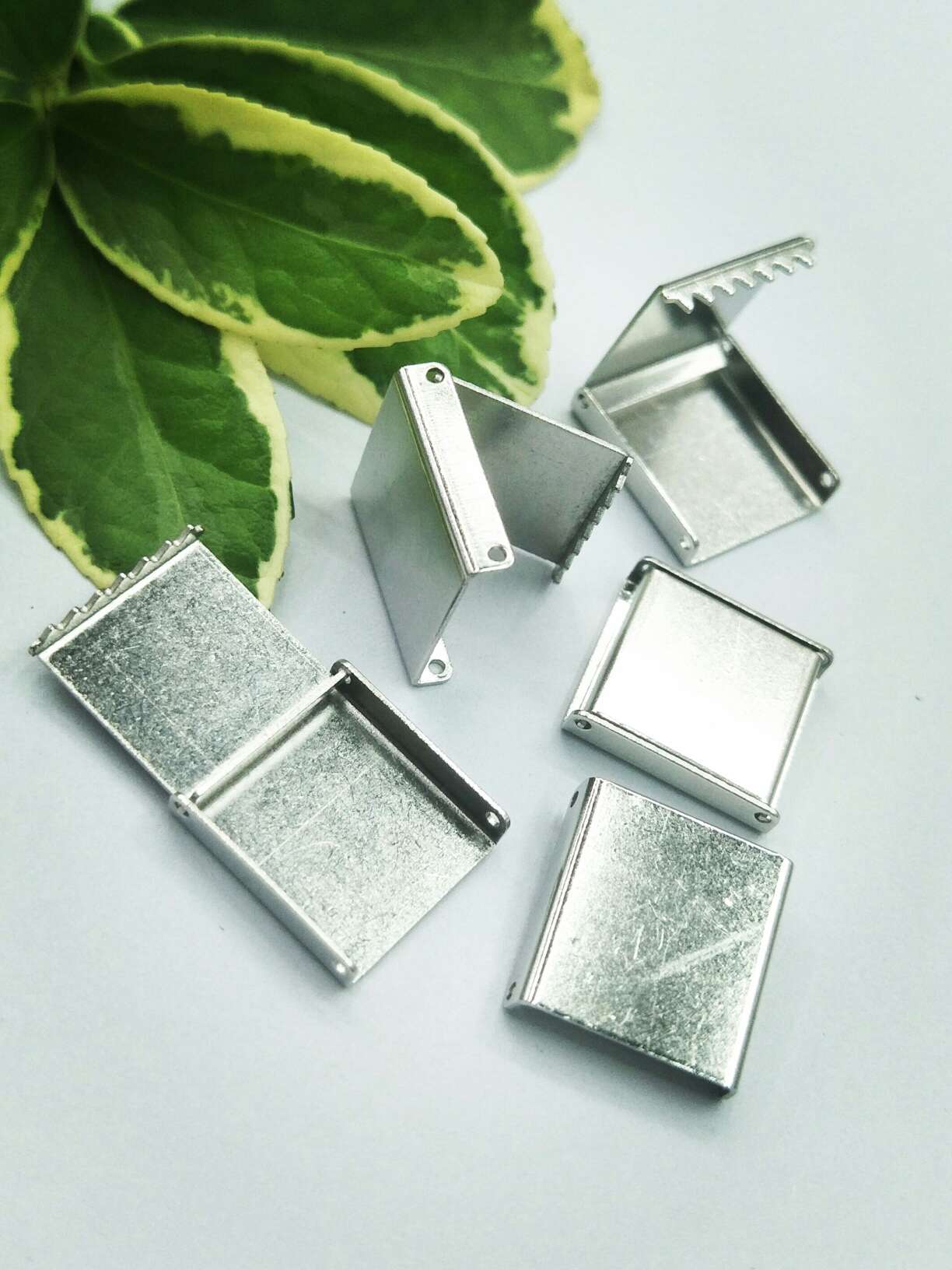 厂家直销金属活动尾夹 绳头扣 服装配件 正方形时尚创意活动扣详情图5