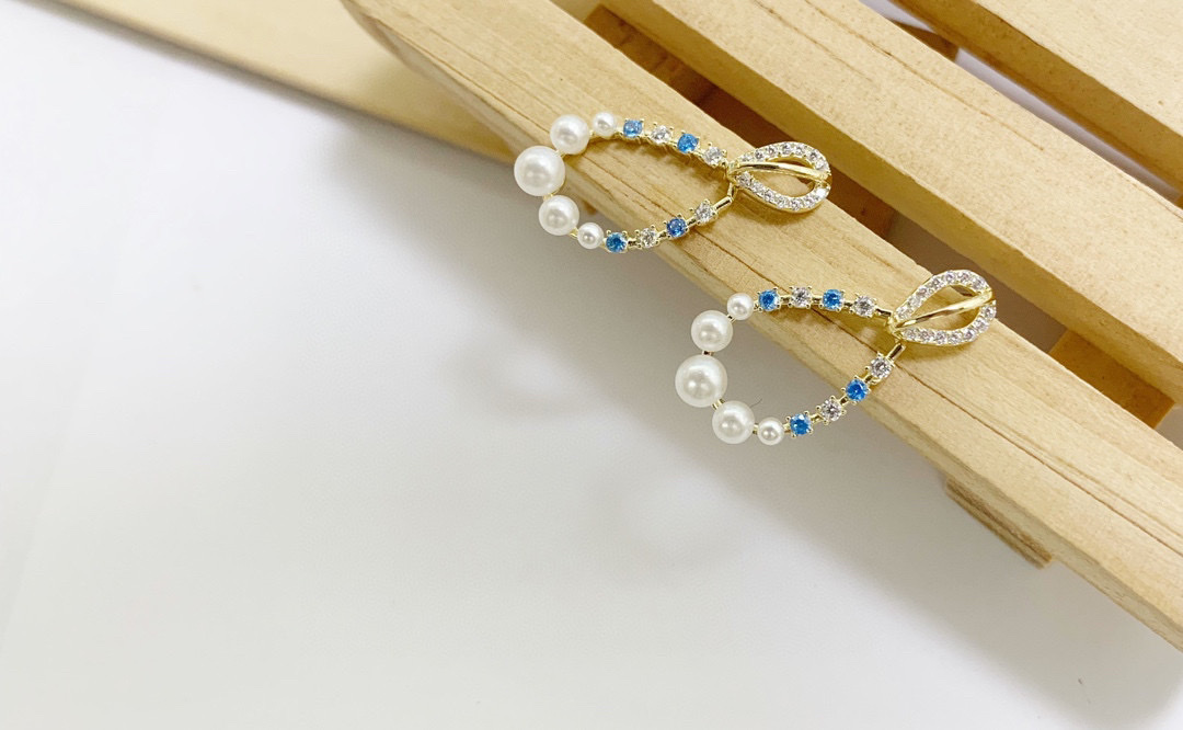 Teardrop-shaped sea blue zirconium Specification image