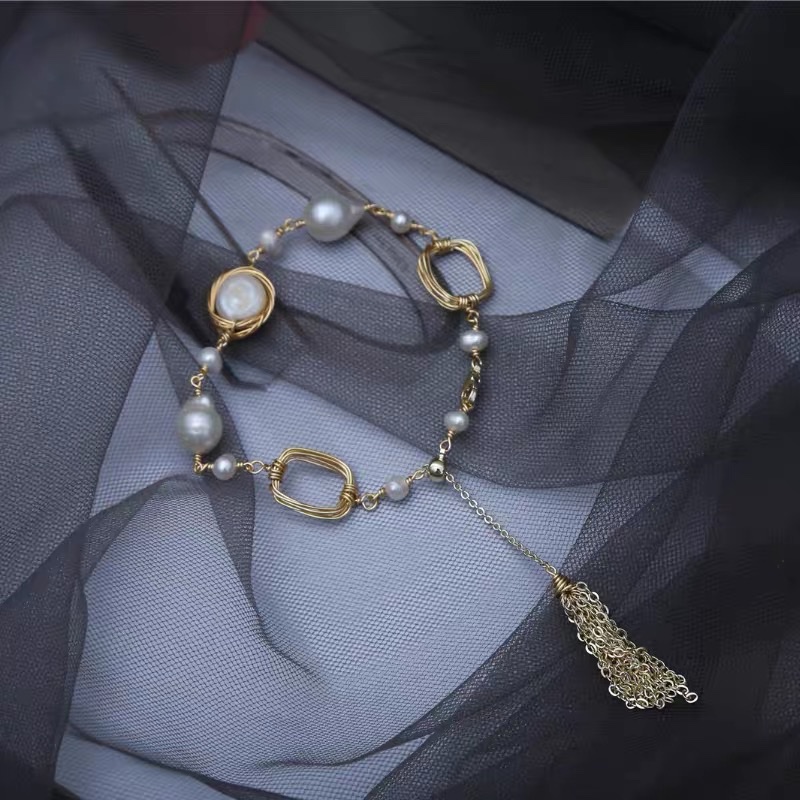 A sweet and versatile Baroque bracelet with a retro Sicilian court style Specification image