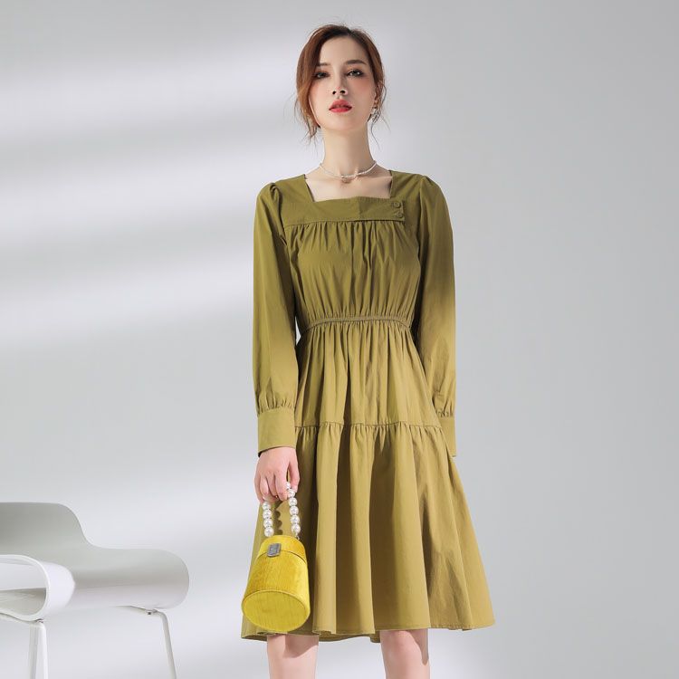 The new mid-length high-end dress with a square collar and a niche design, the same style as the one from Jimmy Seio Mall, is making its debut in the autumn of 2021 details Picture