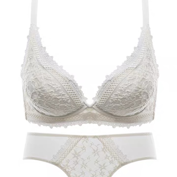 Lingerie women's small breasts gather together, summer seamless thin style, making a big girl look sexy and seductive. Thickened bra cover set without steel rings 4