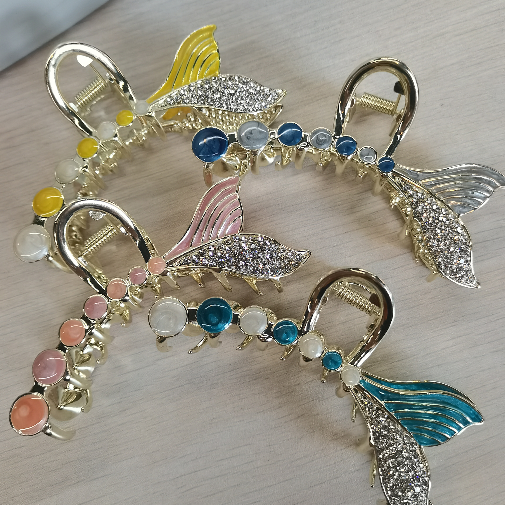 2021 Fashion rhinestone colored fishtail hairpin Back clip