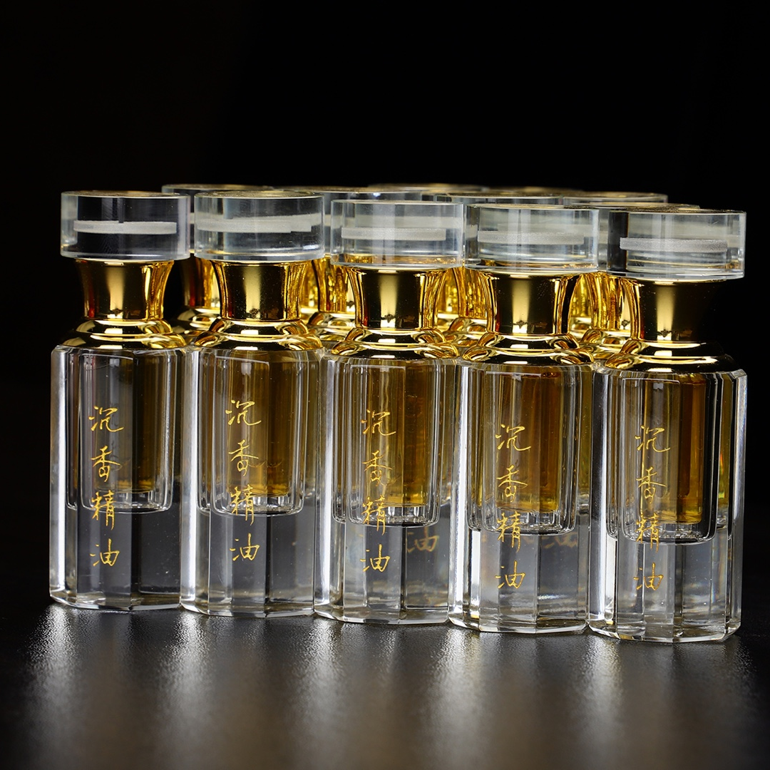 【海南沉香精油•2.5毫升（A级）】
天然海南沉香原料提取，瞬间化体内外污浊之气，珍稀中药，救心救脑，心