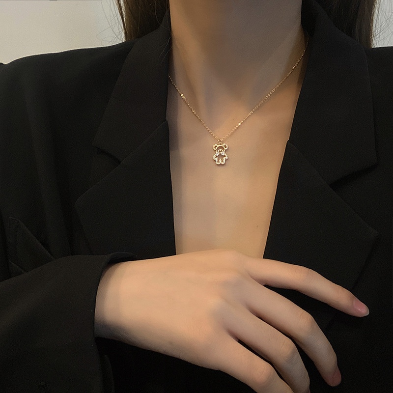 Japan and South Korea exquisite vintage full diamond bear necklace 2021 new female light luxury niche design sense titanium steel collarbone