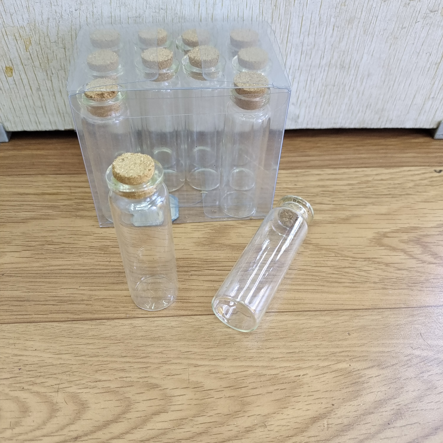 鑫元工艺D区三楼7924王爱兰玻璃瓶22mm*80mm卡口