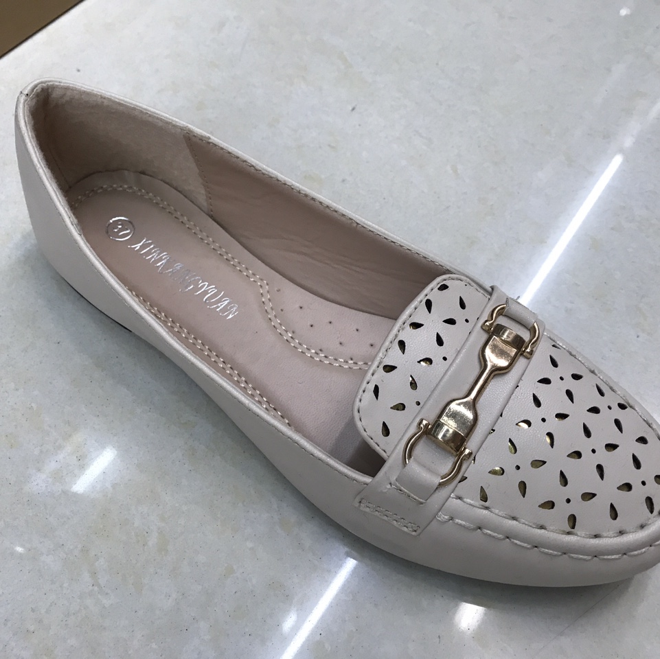 Apricot-colored perforated casual shoes