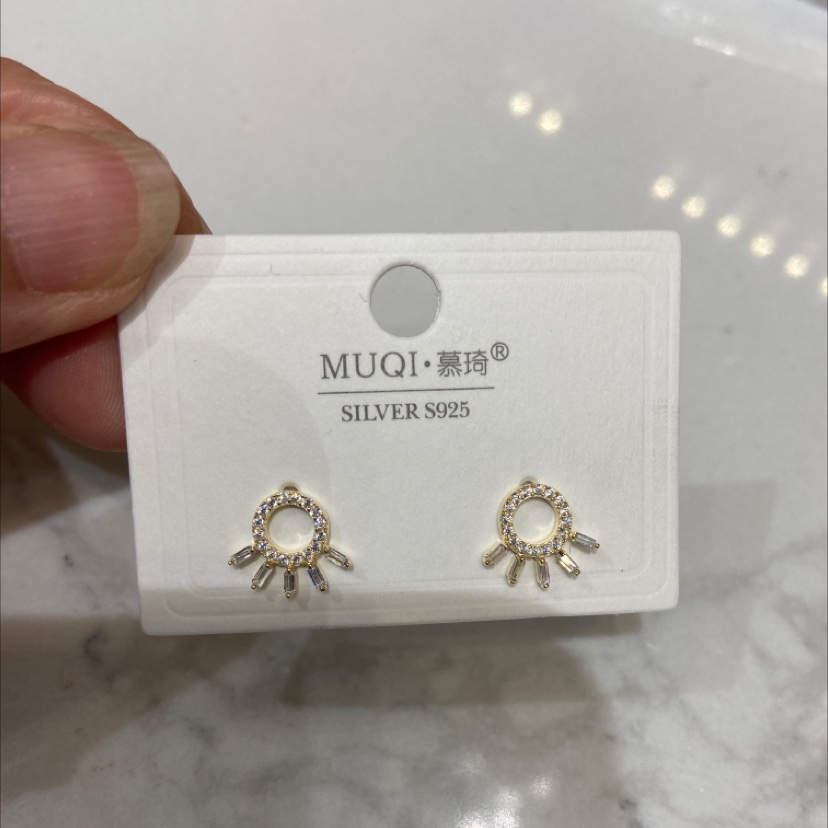 耳环白底实物图