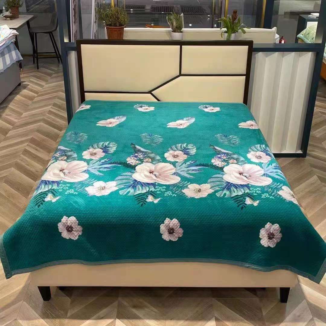 牛奶绒华夫格床盖2x2.3米，一条4斤左右，18个花色可挑，花色非常漂亮，有需要联系详情6