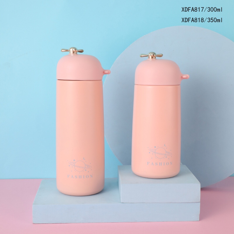 时尚创意卡通小可爱旅行真空保温杯白底实物图