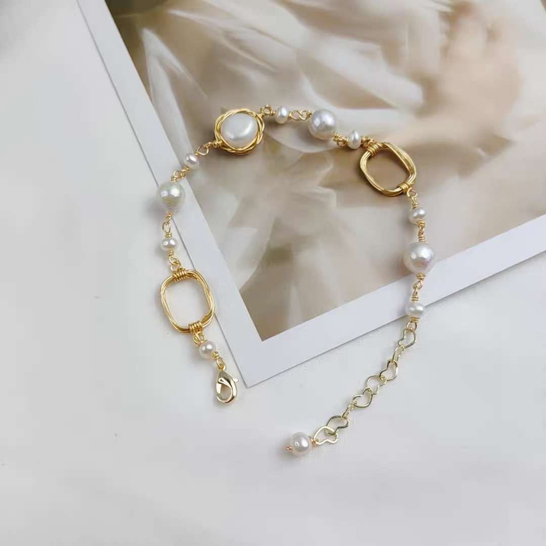 A sweet and versatile Baroque bracelet with a retro Sicilian court style Application Scenario