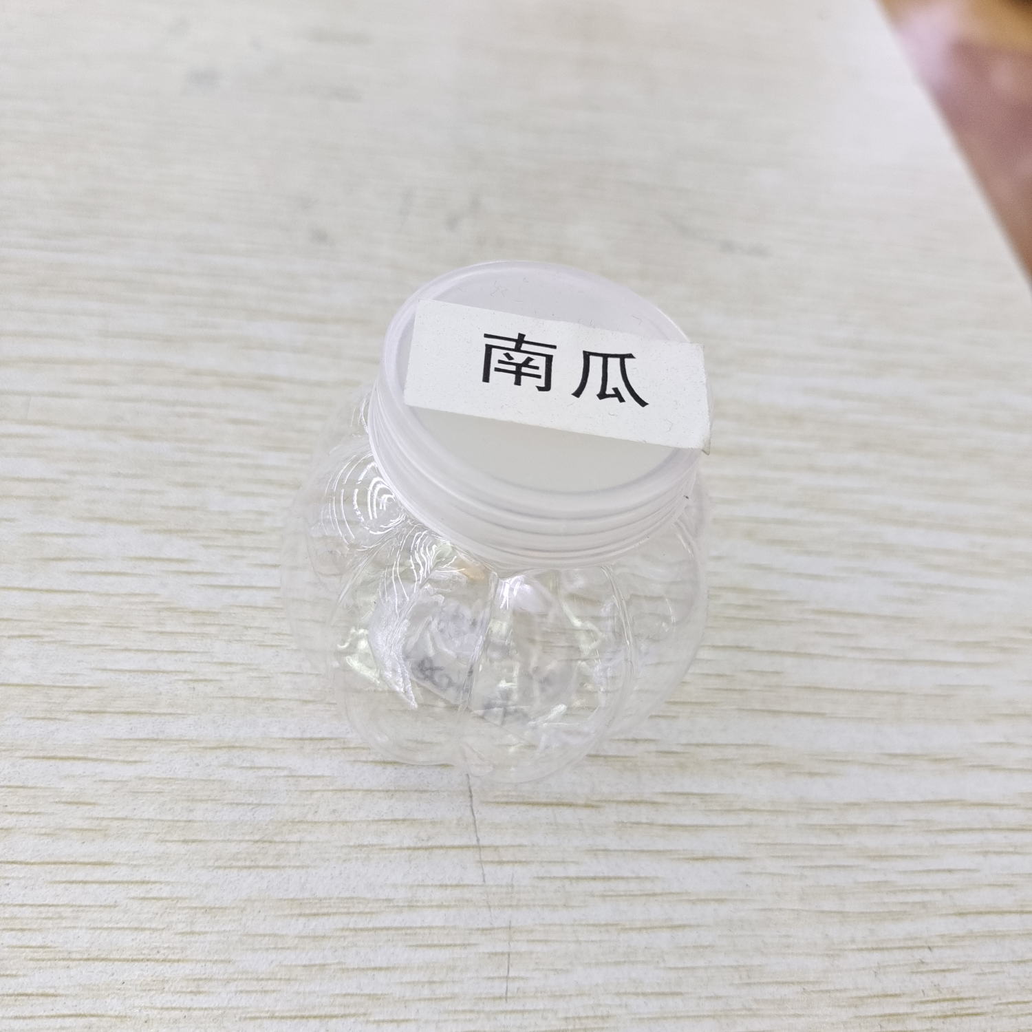 鑫元工艺D区三楼7924王爱兰塑料瓶S-3-1