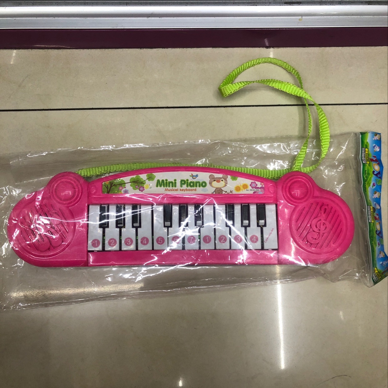 393948电子琴，是一款新产品，正在很热销中，欢迎新老客户惠顾，欢迎新老客户选购。