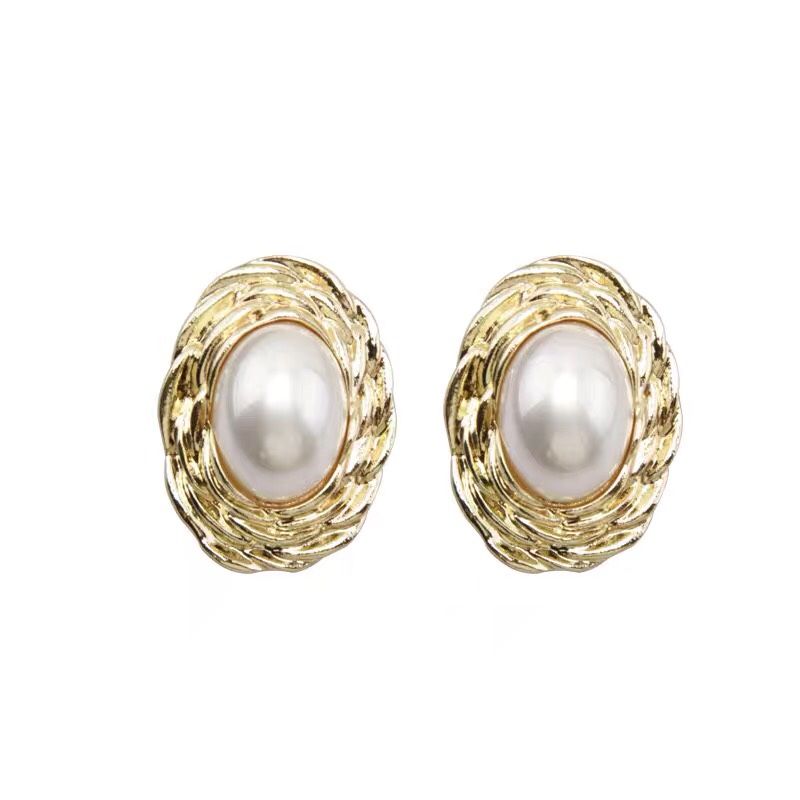 Light Luxury French Vintage Studs