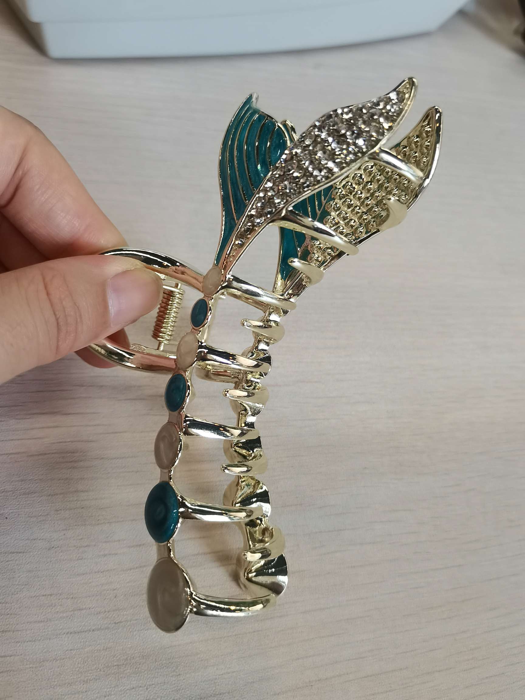 2021 Fashion rhinestone colored fishtail hairpin Back clip details Picture