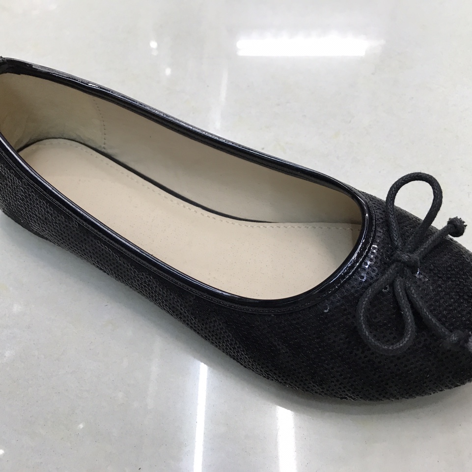 Beaded flat shoes