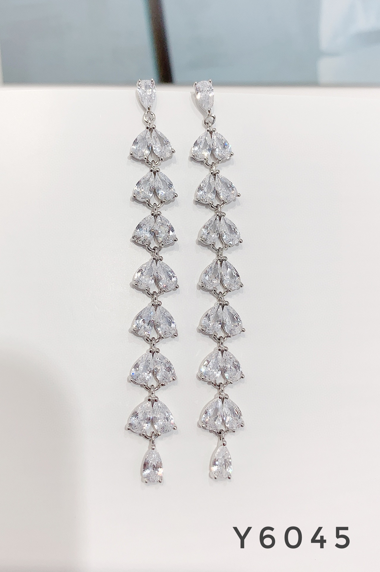 Luxurious and elegant combination earrings Specification image