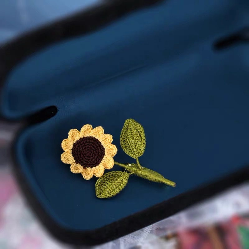 A new sunflower-style, trendy, fresh and fashionable brooch details Picture