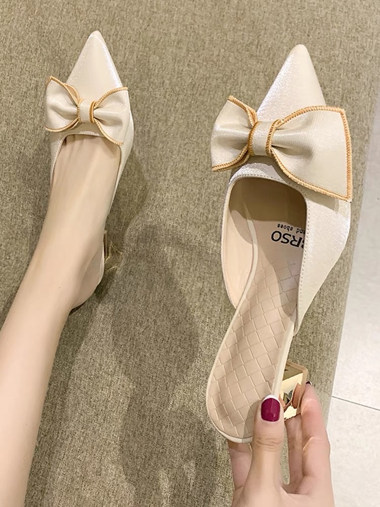 The 2021 summer new style of Baotou flip-flops for women are fashionable outerwear with medium heels, high heels, thick heels, bows and pointed tips details Picture