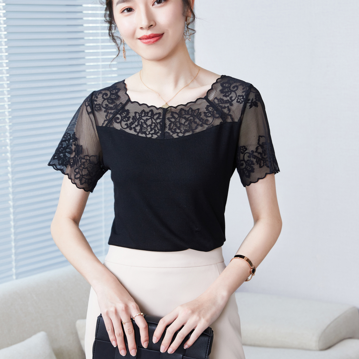 The new summer 2021 Korean-style loose and versatile striped short-sleeved T-shirt for women is a trendy pure cotton half-sleeved top