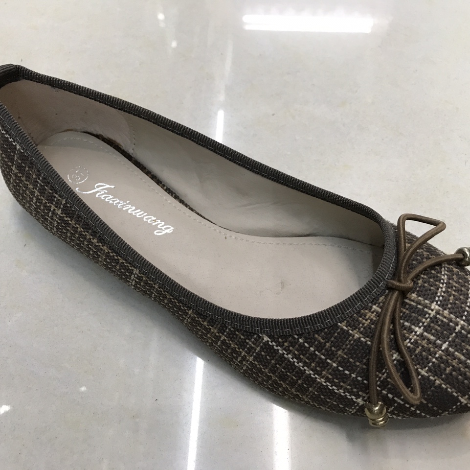 Checkered casual shoes