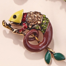 Brooch 904