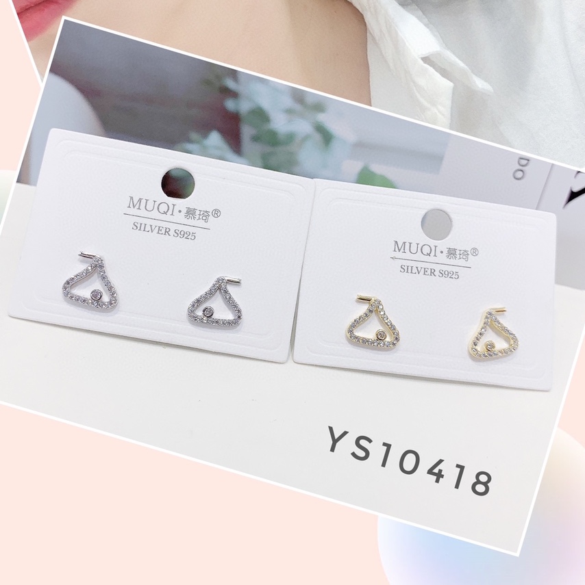 Small earrings with fashionable chocolate elements