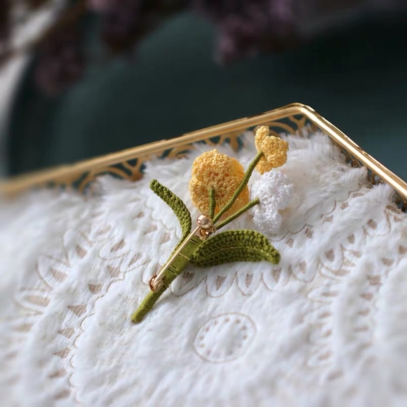 A new autumn and winter collection of pure hand-knitted woolen flower corsages from Dongdaemun, South Korea Item Picture