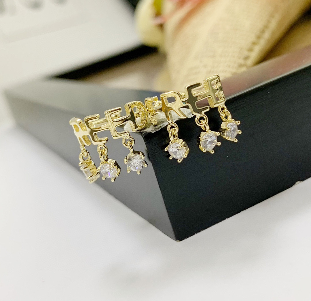 Fashionable ear buckles Item Picture