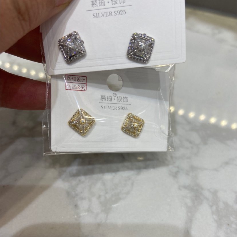 Small wring-shaped zircon Item Picture