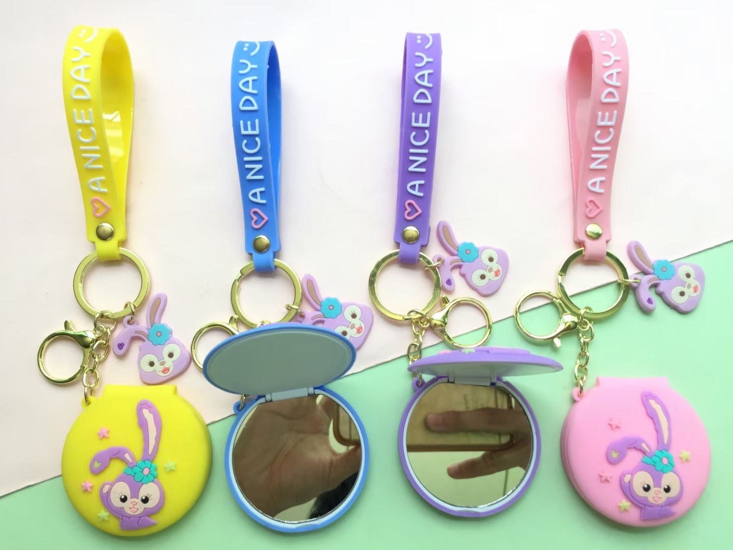 Pendant mirror keychain accessory Specification drawing